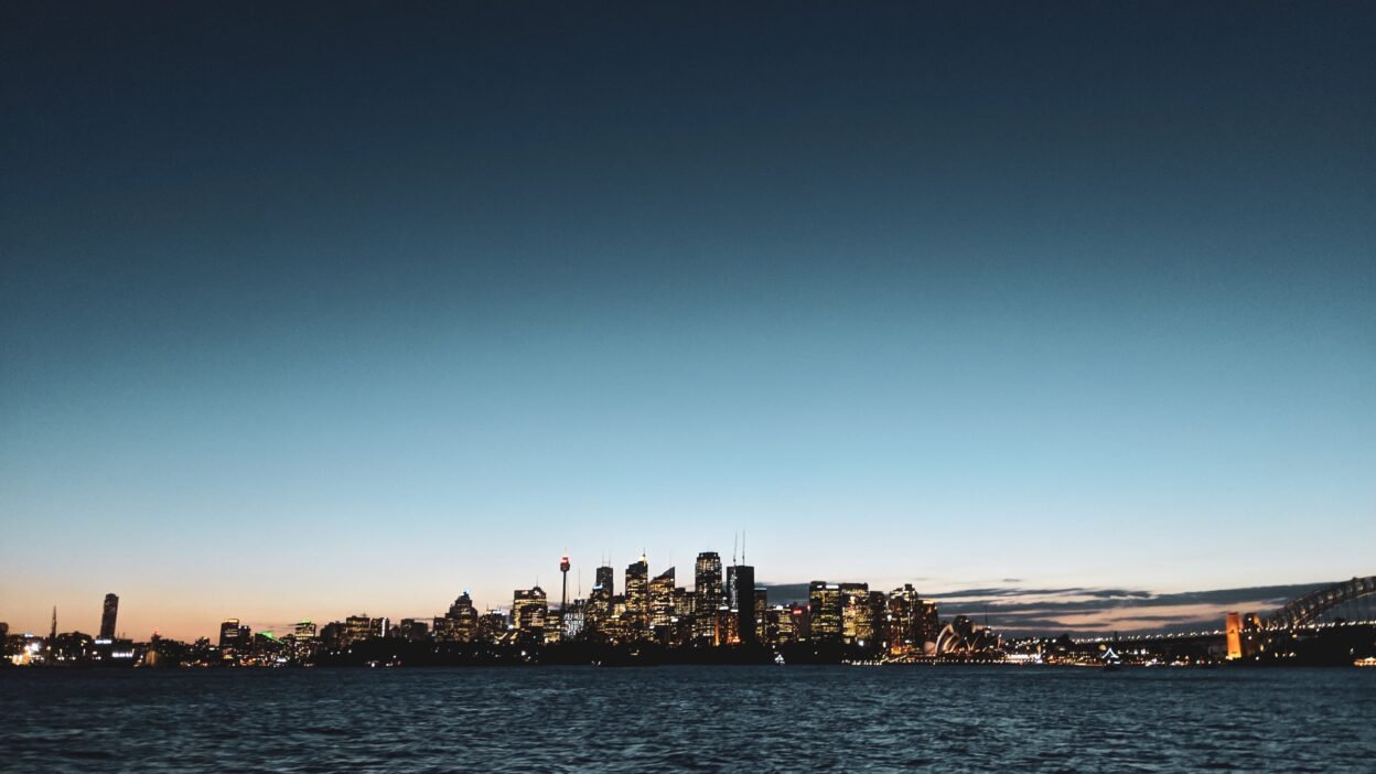 Best forex brokers for beginners in Australia showing Sydney skyline and Australian forex market theme